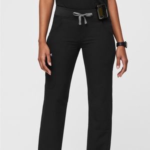 FIGS Women’s Kade Cargo Scrub Pants